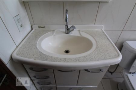 Casa à venda com 72m², 2 quartos e 1 vagaBanheiro pia armário