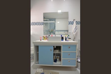 Casa à venda com 100m², 2 quartos e sem vaga Casa à venda com 100m², 2 quartos e sem vagaBanheiro