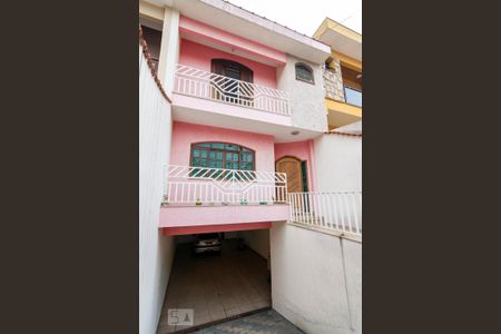 Casa para alugar com 205m², 3 quartos e 5 vagas Casa para alugar com 205m², 3 quartos e 5 vagasFachada