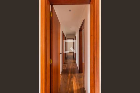 Corredor de apartamento para alugar com 4 quartos, 139m² em Vila Gilda, Santo André