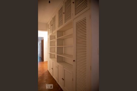 Apartamento para alugar com 330m², 3 quartos e 1 vagaCorredor - Armário