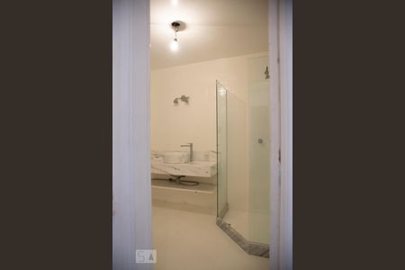 Apartamento para alugar com 330m², 3 quartos e 1 vagaBanheiro 2