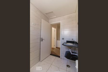 Casa à venda com 200m², 4 quartos e 2 vagas Casa à venda com 200m², 4 quartos e 2 vagasBanheiro