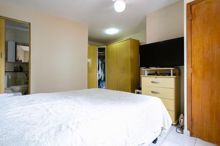 Suíte de casa à venda com 2 quartos, 244m² em Vila Basileia, São Paulo