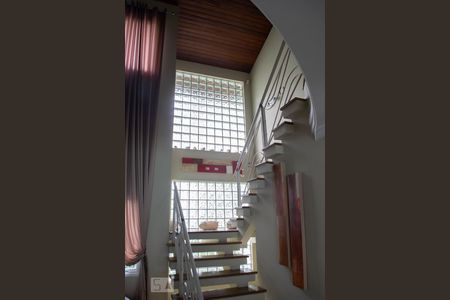 Casa à venda com 600m², 4 quartos e 4 vagasHALL ESCADA