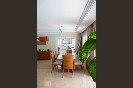 Casa à venda com 600m², 4 quartos e 4 vagasSALA