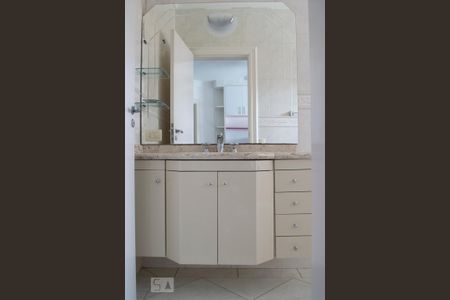 Casa à venda com 600m², 4 quartos e 4 vagasBANHEIRO SUITE 2