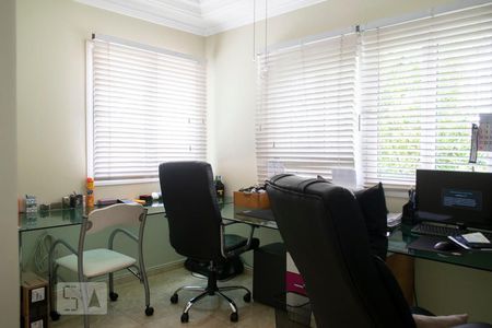 Casa à venda com 600m², 4 quartos e 4 vagasESCRITÓRIO