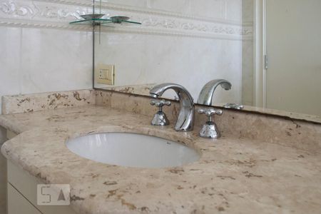 Casa à venda com 600m², 4 quartos e 4 vagasBANHEIRO SUITE 2