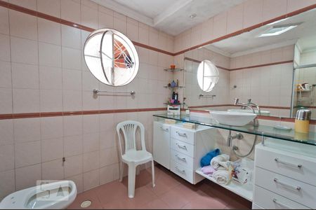 Casa à venda com 300m², 3 quartos e 3 vagasBanheiro da Suíte