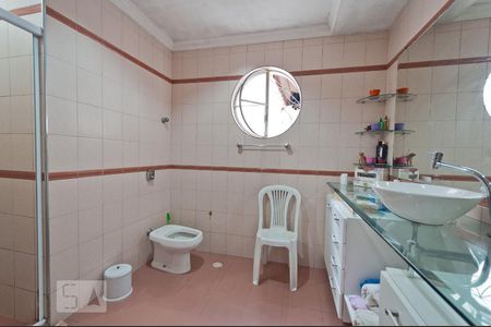 Casa à venda com 300m², 3 quartos e 3 vagasBanheiro da Suíte