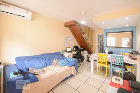Sala de casa de condomínio para alugar com 2 quartos, 90m² em Pechincha, Rio de Janeiro