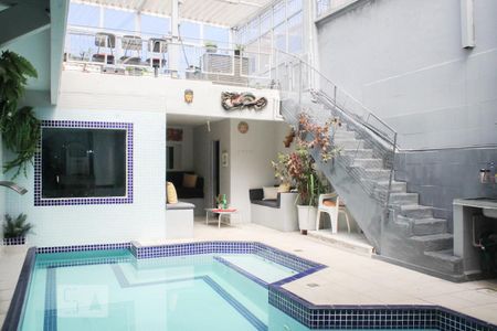 Casa à venda com 210m², 3 quartos e 2 vagasÁrea Externa - Piscina e Churrasqueira