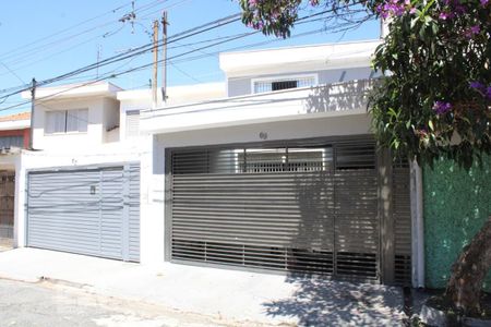 Casa à venda com 210m², 3 quartos e 2 vagasFachada