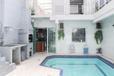 Casa à venda com 210m², 3 quartos e 2 vagasÁrea Externa - Piscina e Churrasqueira