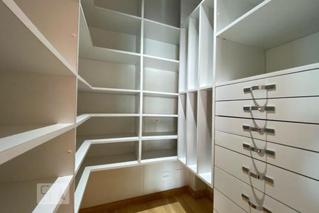 Apartamento à venda com 385m², 4 quartos e 6 vagasAdega