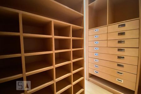 Apartamento à venda com 385m², 4 quartos e 6 vagasCloset da suíte 1