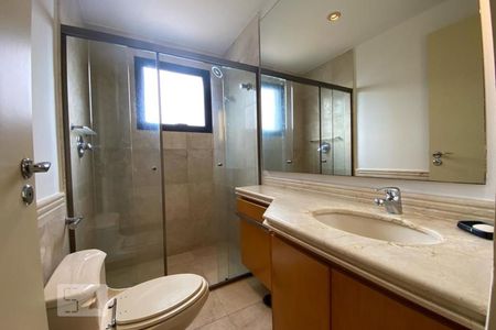 Apartamento à venda com 385m², 4 quartos e 6 vagasBanheiro da Suíte 1