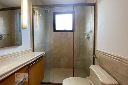 Apartamento à venda com 385m², 4 quartos e 6 vagasBanheiro da Suíte 2