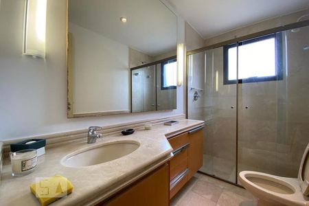 Apartamento à venda com 385m², 4 quartos e 6 vagasBanheiro da Suíte 4