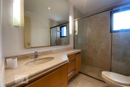 Apartamento à venda com 385m², 4 quartos e 6 vagasBanheiro da Suíte 3