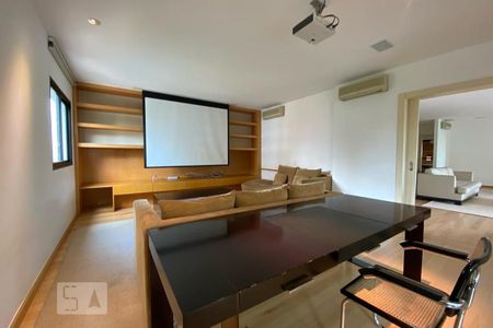 Sala de TV de apartamento à venda com 4 quartos, 385m² em Jardim Fonte do Morumbi, São Paulo