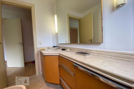 Apartamento à venda com 385m², 4 quartos e 6 vagasBanheiro da Suíte 4