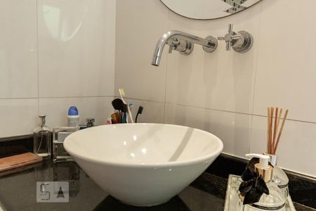 Casa à venda com 380m², 3 quartos e 2 vagasBanheiro da Suíte 1