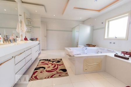 Casa à venda com 380m², 3 quartos e 2 vagasBanheiro da Suíte 3