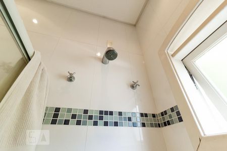 Casa à venda com 380m², 3 quartos e 2 vagasBanheiro da Suíte 1