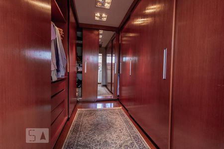 Casa à venda com 380m², 3 quartos e 2 vagasSuíte 3 - Closet