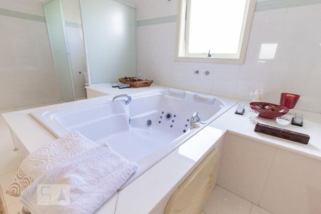 Casa à venda com 380m², 3 quartos e 2 vagasBanheiro da Suíte 3