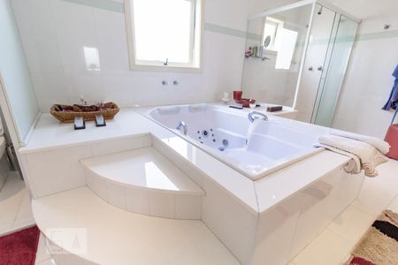 Casa à venda com 380m², 3 quartos e 2 vagasBanheiro da Suíte 3