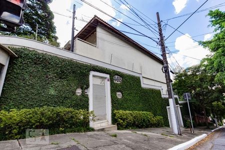 Casa à venda com 380m², 3 quartos e 2 vagasFachada