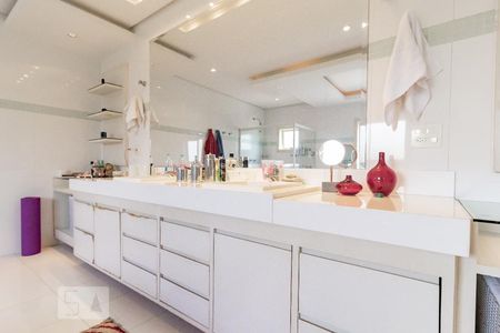 Casa à venda com 380m², 3 quartos e 2 vagasBanheiro da Suíte 3