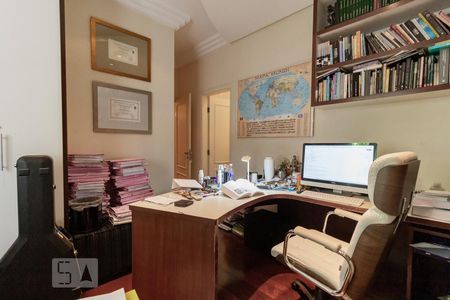 Casa à venda com 380m², 3 quartos e 2 vagasSuíte 2 / Escritório