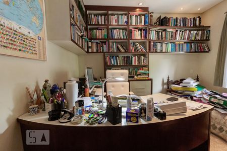 Casa à venda com 380m², 3 quartos e 2 vagasSuíte 2 / Escritório