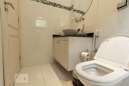 Casa à venda com 380m², 3 quartos e 2 vagasBanheiro da Suíte 1