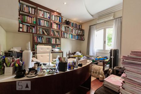 Casa à venda com 380m², 3 quartos e 2 vagasSuíte 2 / Escritório