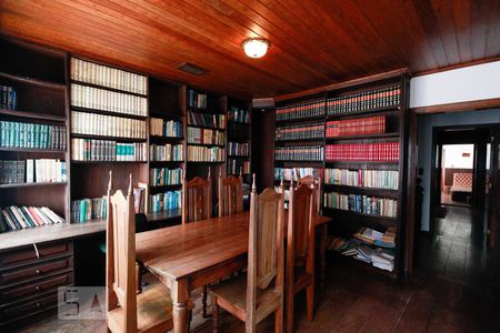 Casa à venda com 270m², 4 quartos e 2 vagasEscritório