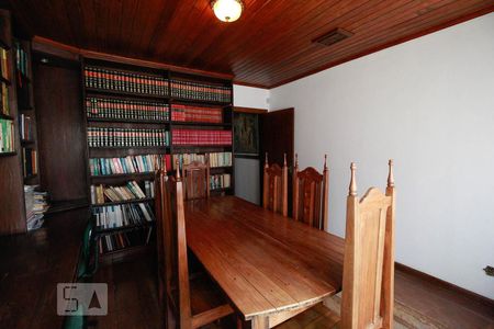 Casa à venda com 270m², 4 quartos e 2 vagasEscritório