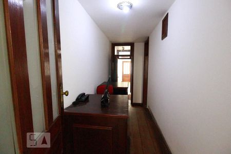 Casa à venda com 270m², 4 quartos e 2 vagasCorredor