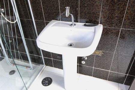 Casa à venda com 270m², 4 quartos e 2 vagasBanheiro 1