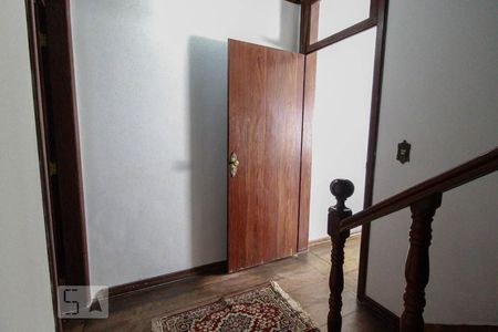 Casa à venda com 270m², 4 quartos e 2 vagasEscada