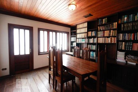 Casa à venda com 270m², 4 quartos e 2 vagasEscritório