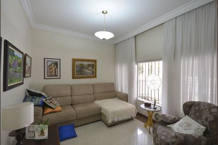 Casa à venda com 220m², 4 quartos e 2 vagasSala