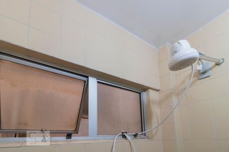 Banheiro de apartamento para alugar com 1 quarto, 33m² em Asa Norte, Brasília