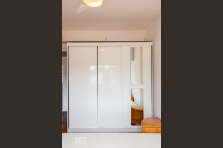 Apartamento à venda com 55m², 2 quartos e 1 vagaGuarda roupa