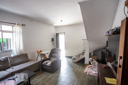 Casa à venda com 338m², 4 quartos e 8 vagasSala