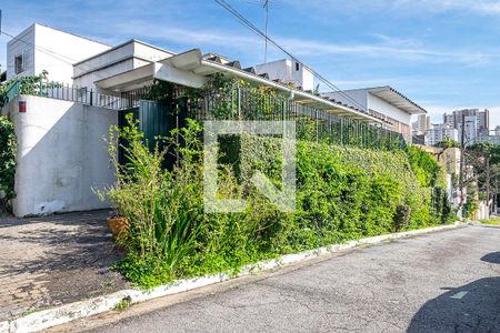 Casa para alugar com 217m², 3 quartos e 2 vagas Casa para alugar com 217m², 3 quartos e 2 vagasFachada